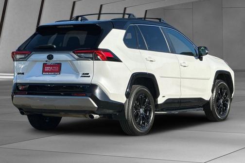 Wind Chill Pearl/Midnight Black Metallic 2023 Toyota RAV4 Hybrid SE