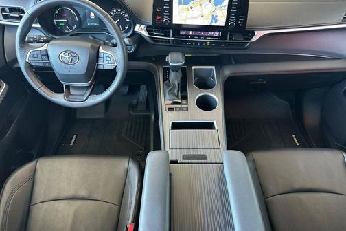 Cement 2024 Toyota Sienna XSE 7 Passenger