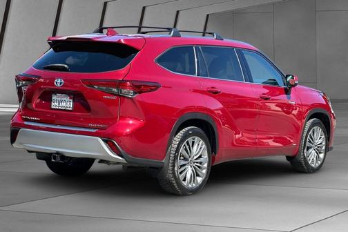 Pearl 2020 Toyota Highlander Hybrid Platinum