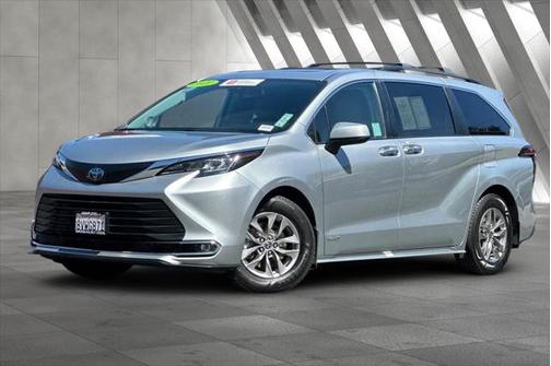 2021 Toyota Sienna XLE 8 Passenger