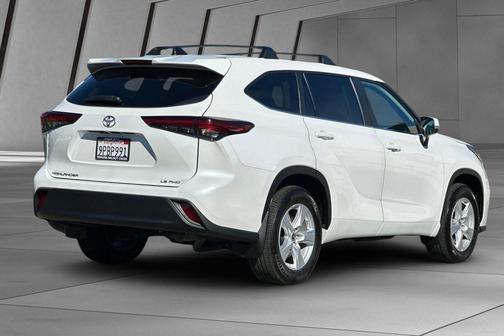 2023 Toyota Highlander LE