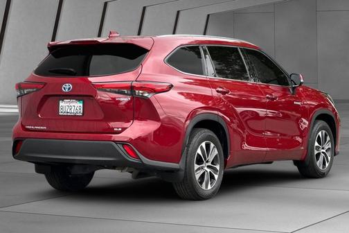 Ruby Flare Pearl 2021 Toyota Highlander Hybrid XLE