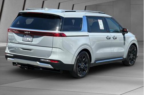 2022 Kia Carnival SX