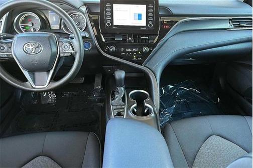 Photo 4 of 37 of 2021 Toyota Camry Hybrid LE