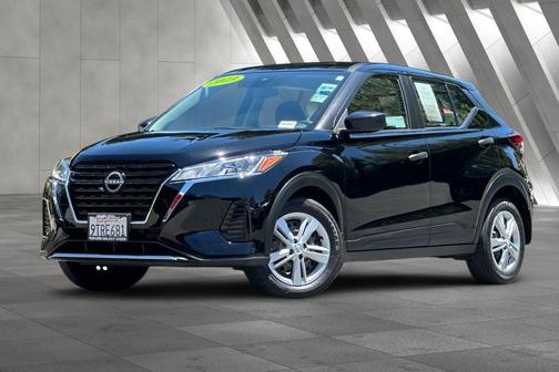 Super Black 2023 Nissan Kicks S
