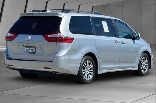 2019 Toyota Sienna XLE