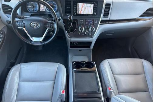 2019 Toyota Sienna XLE