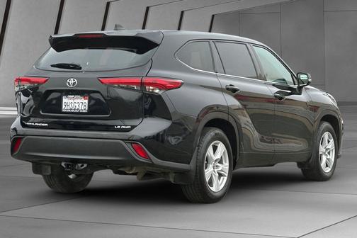 2022 Toyota Highlander LE