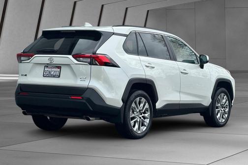 2022 Toyota RAV4 XLE Premium