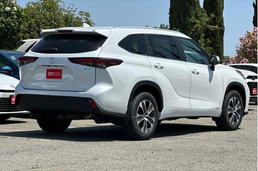 2025 Toyota Highlander Hybrid XLE