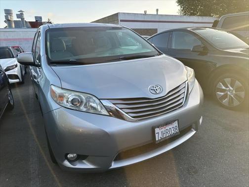 2015 Toyota Sienna XLE Premium