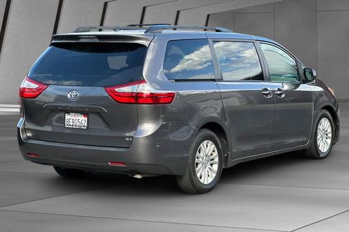 2016 Toyota Sienna XLE