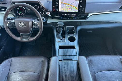 2023 Toyota Sienna Platinum 7 Passenger