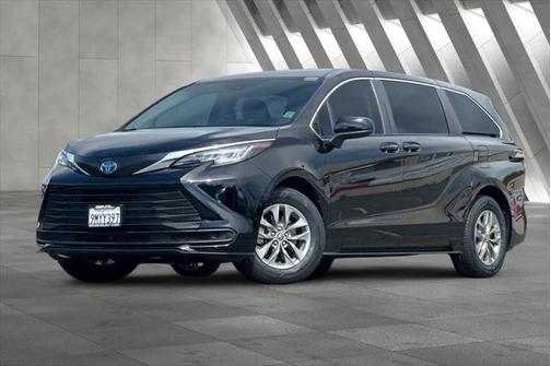 2023 Toyota Sienna LE