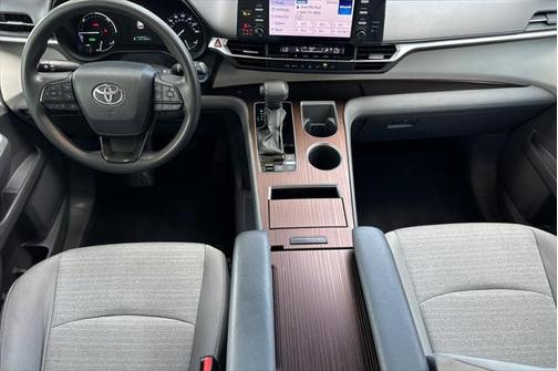2023 Toyota Sienna LE