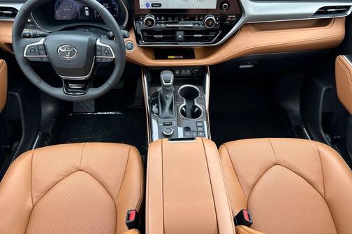 2025 Toyota Highlander Platinum