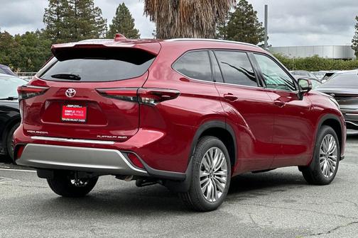 2025 Toyota Highlander Platinum