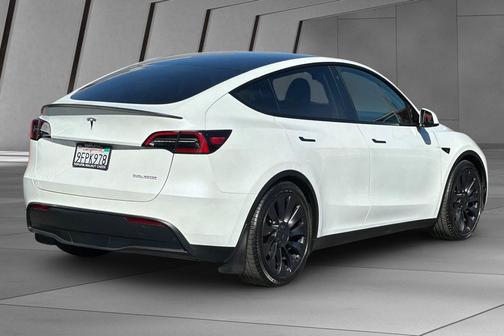 Pearl White Multi-Coat 2023 Tesla Model Y Performance Dual Motor All-Wheel Drive