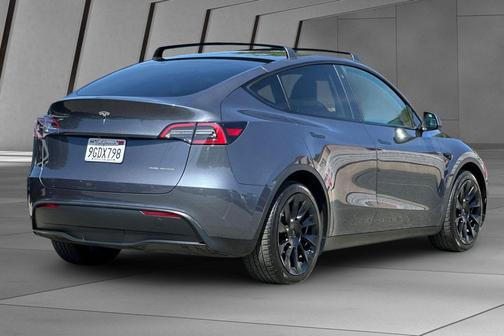Midnight Silver Metallic 2023 Tesla Model Y Long Range