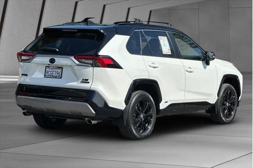 2022 Toyota RAV4 Hybrid SE