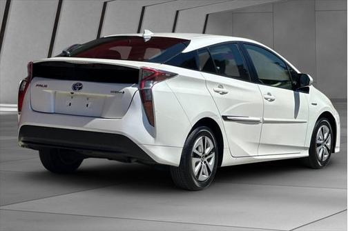 2016 Toyota Prius Three