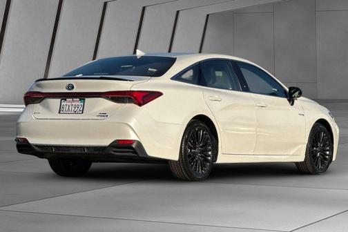2021 Toyota Avalon Hybrid XSE