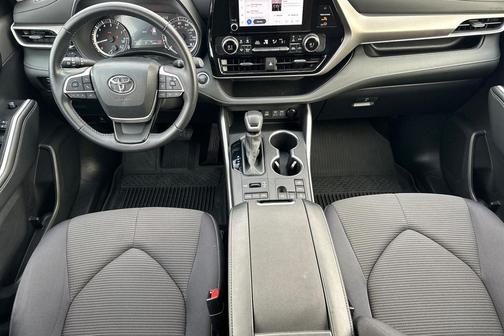 2025 Toyota Highlander LE