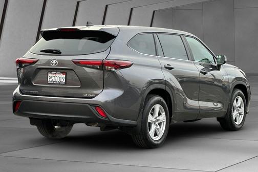 2025 Toyota Highlander LE