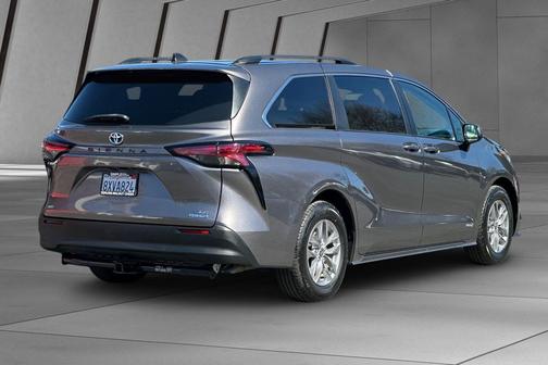 2021 Toyota Sienna LE