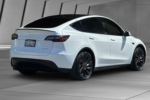 Pearl White Multi-Coat 2023 Tesla Model Y Performance Dual Motor All-Wheel Drive