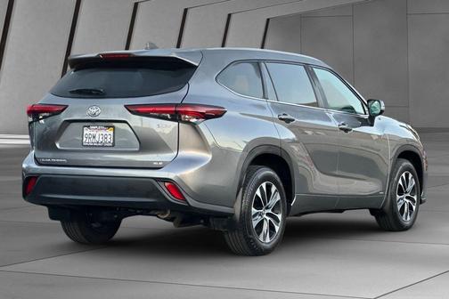 2025 Toyota Highlander Hybrid XLE