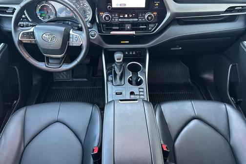 2025 Toyota Highlander Hybrid XLE