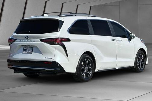 Wind Chill Pearl 2025 Toyota Sienna Platinum