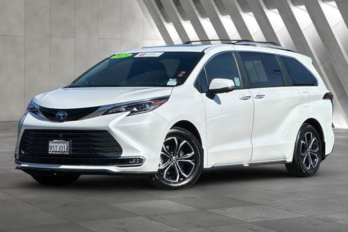 Wind Chill Pearl 2025 Toyota Sienna Platinum