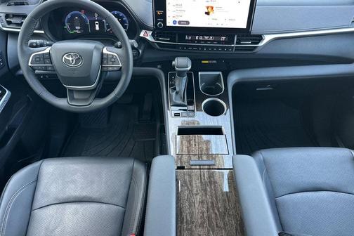 Wind Chill Pearl 2025 Toyota Sienna Platinum