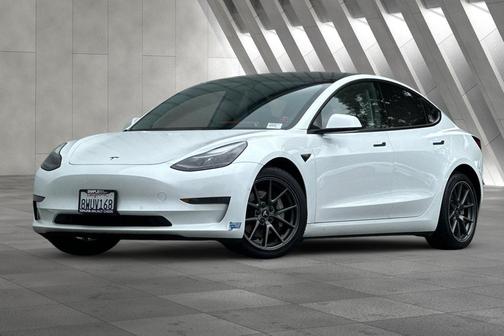 Pearl White Multi-Coat 2021 Tesla Model 3 Standard Range Plus
