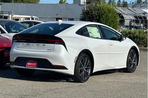 2025 Toyota Prius XLE