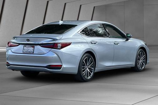 2025 Lexus ES 300h Base