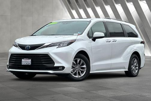 2025 Toyota Sienna XLE