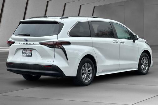 2025 Toyota Sienna XLE