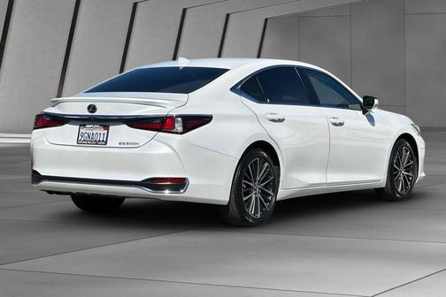2023 Lexus ES 300h Base