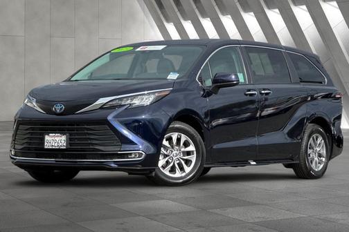 2023 Toyota Sienna XLE