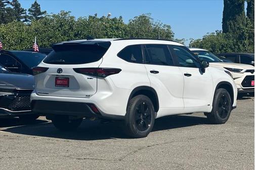 2025 Toyota Highlander Hybrid XLE