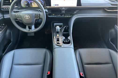 2025 Toyota Crown Signia XLE