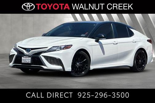 Wind Chill Pearl/Midnight Black Metallic 2022 Toyota Camry XSE