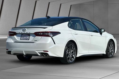 Wind Chill Pearl/Midnight Black Metallic 2023 Toyota Camry XSE