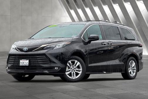 2023 Toyota Sienna Woodland Edition 7-Passenger