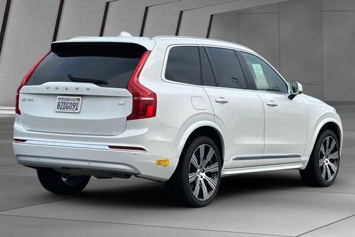 2022 Volvo XC90 Recharge Plug-In Hybrid T8 Inscription 7 Passenger