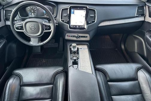 2022 Volvo XC90 Recharge Plug-In Hybrid T8 Inscription 7 Passenger