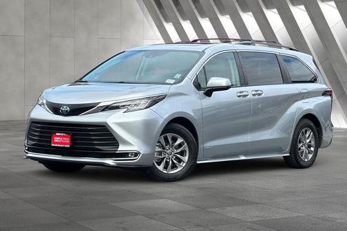2021 Toyota Sienna XLE 8 Passenger